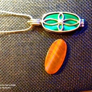 MEN'S (MALACHITE & TIGER'S EYE,  OVAL GEMSTONES)18" SILVER CHAIN/TWO LOOKS. N245